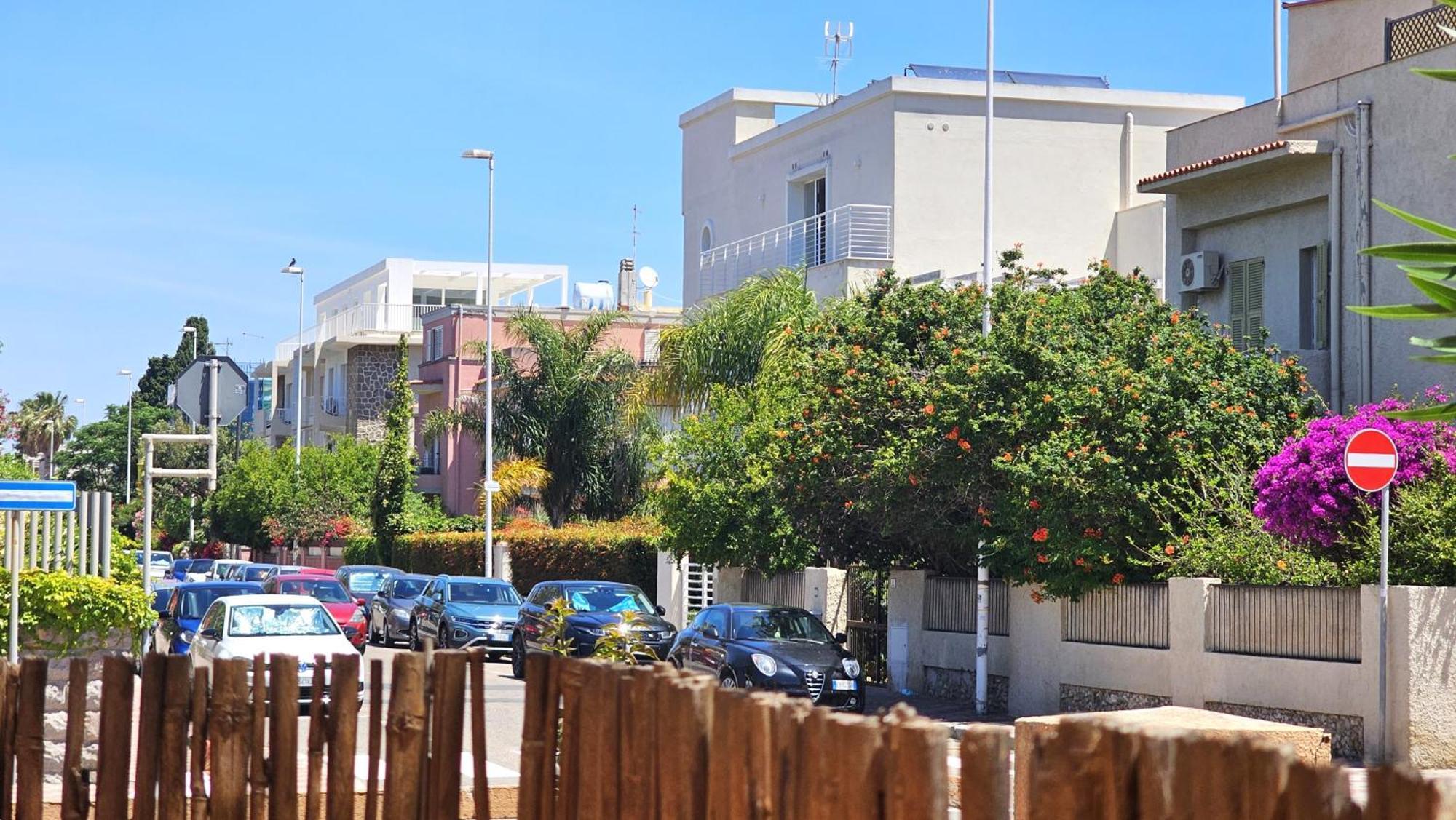 Holiday Poetto Cagliari Exterior photo