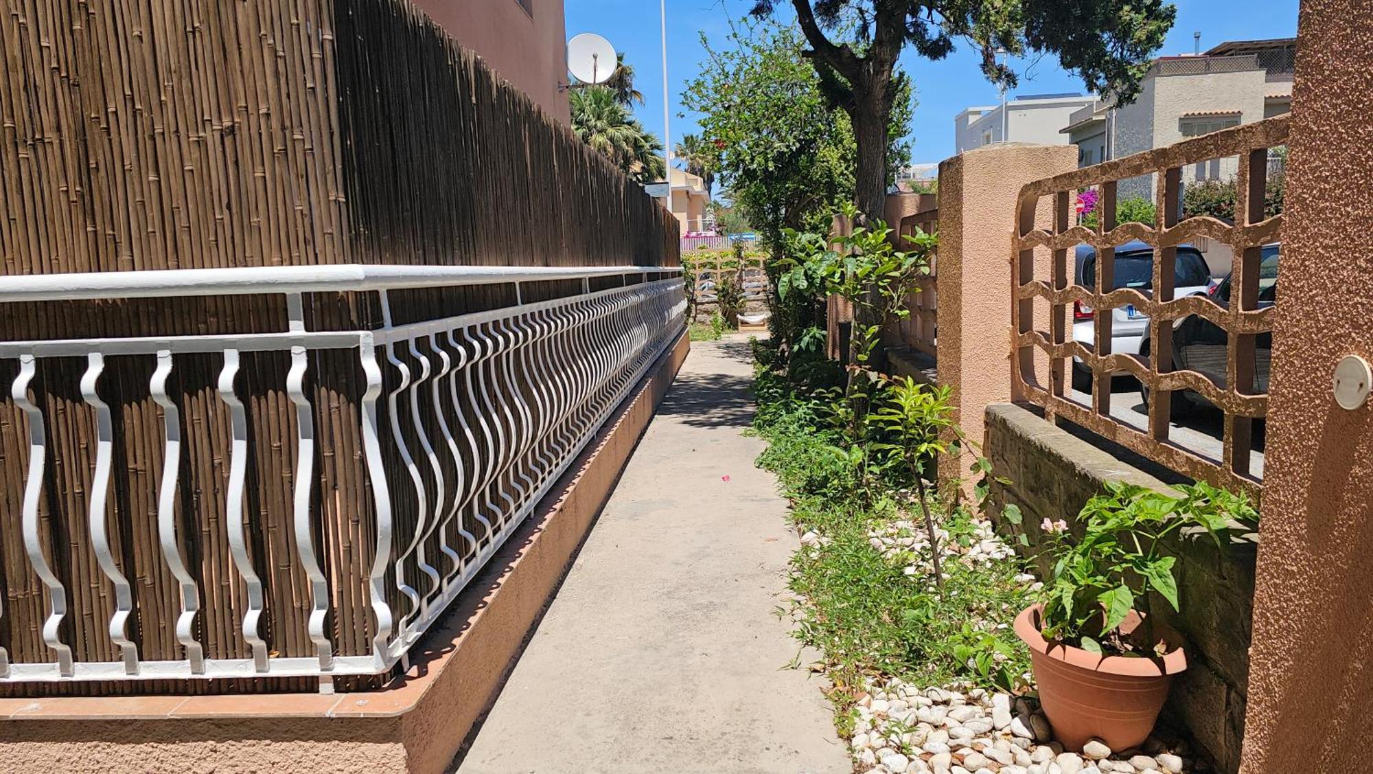 Holiday Poetto Cagliari Exterior photo